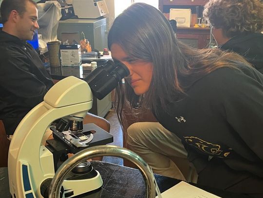 Mary Alice Holmes learns about muscle tissue types.