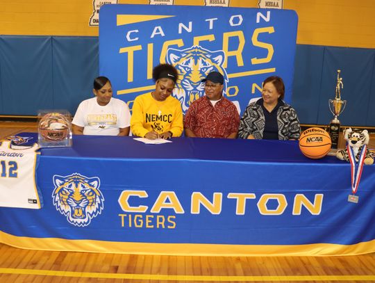 Canton High’s Davis signs with NMCC