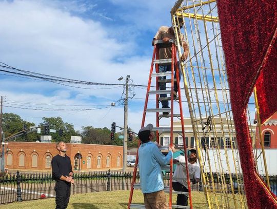 Canton prepares to glow for Christmas season