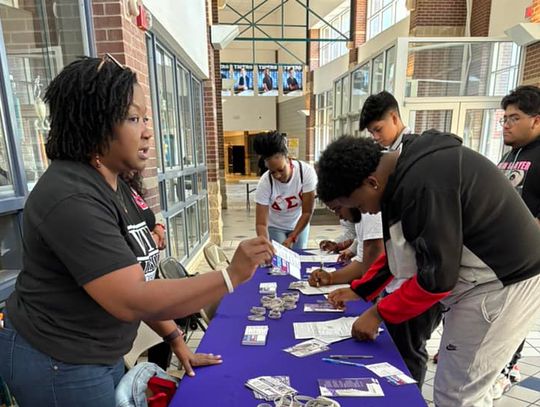 CHS students register to vote