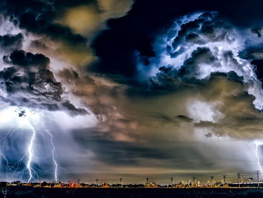 CoffeeTime: “STORMS OUTSIDE BRING CLOUDS INSIDE”