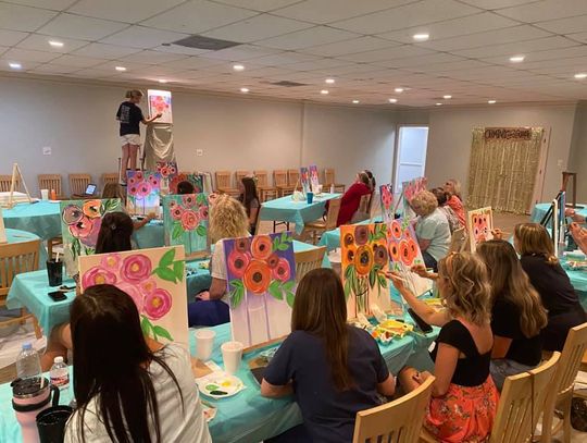 Country club hosts paint night