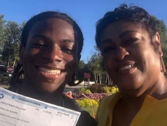 Jewel Williams Memorial Scholarship presented