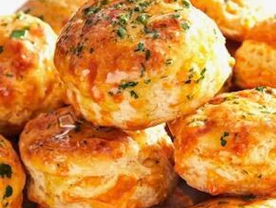 Red Lobster’s Cheddar Bay Biscuits can be made at home with a recipe I feel is better than the restaurant’s version.