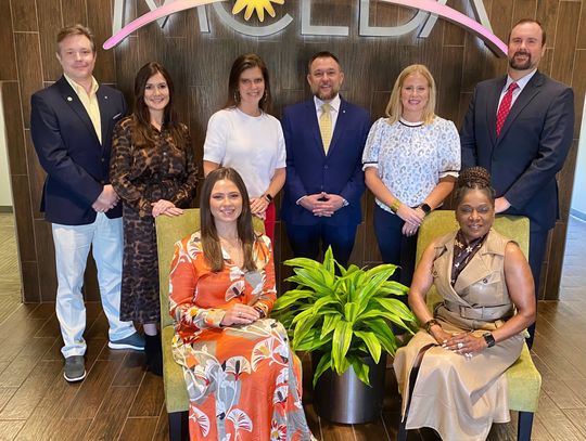 Pictured (l to r) are, front row: Ellis Wise, Madison County Business League & Foundation; and Rochelle Thompson, American Lung Association; and, back row: Jon-Michael Trimm, Trustmark National Bank; Emily Harrison, MCEDA; Kristy Daniels, Origin Bank; Grant Montgomery, Cadence Bank; Kelsey Tartt, Se