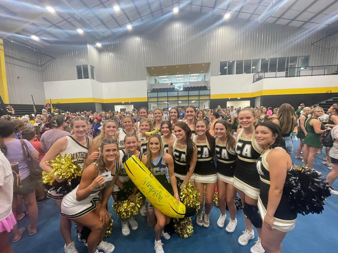 CA cheerleaders are bananas for the Panthers