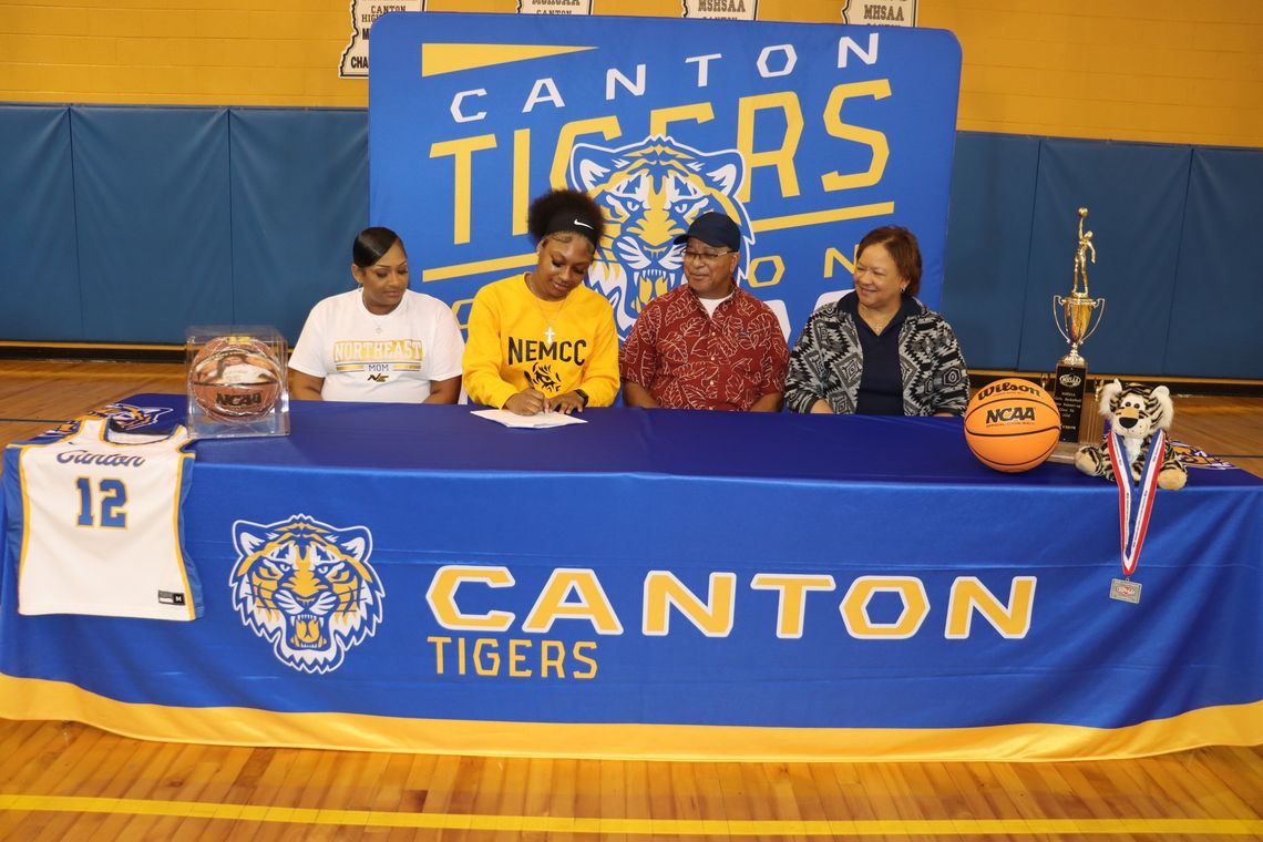 Canton High’s Davis signs with NMCC