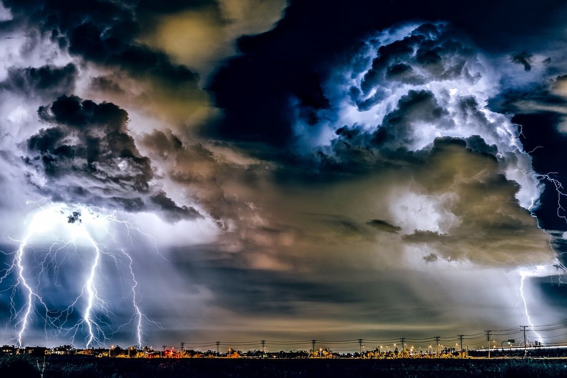 CoffeeTime: “STORMS OUTSIDE BRING CLOUDS INSIDE”