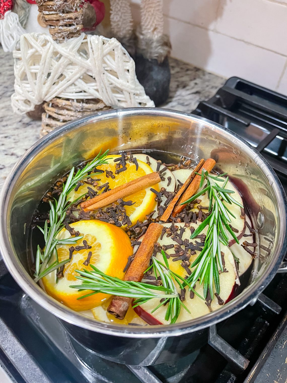 On The Table: Winter Holiday Simmer Pot